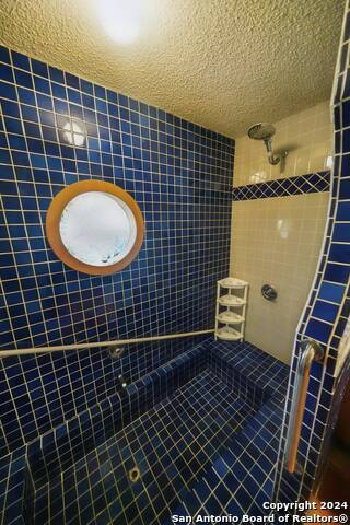 Image 25 of 44 For 16907 Springhill