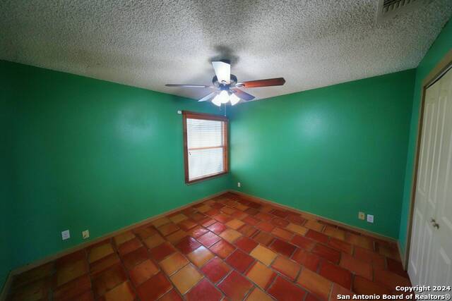 Image 26 of 44 For 16907 Springhill