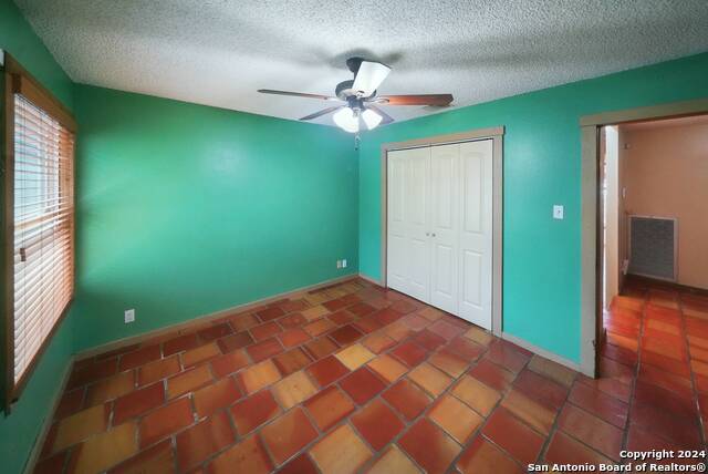 Image 27 of 44 For 16907 Springhill