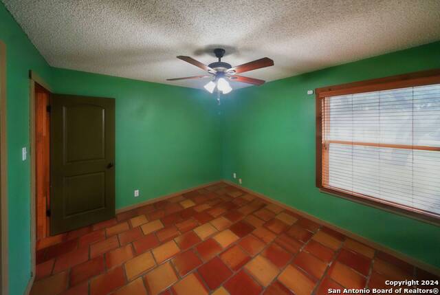 Image 29 of 44 For 16907 Springhill