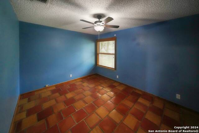 Image 31 of 44 For 16907 Springhill