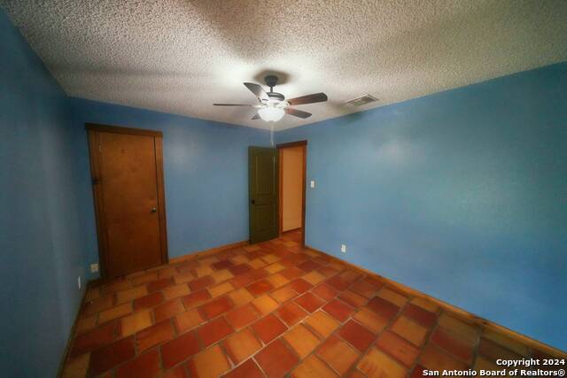 Image 33 of 44 For 16907 Springhill