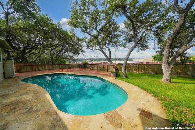 Image 36 of 44 For 16907 Springhill