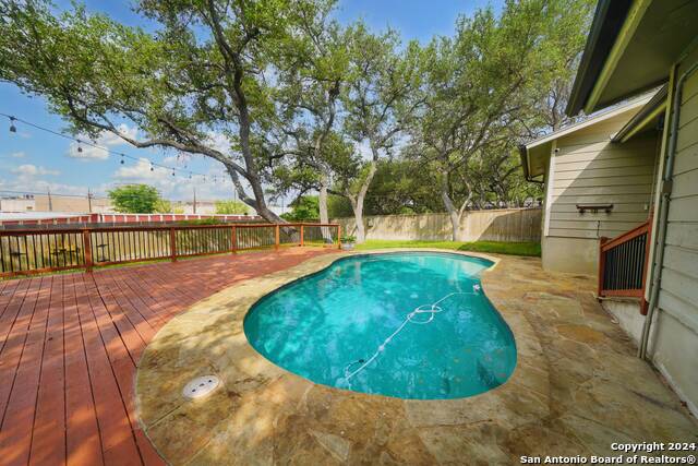 Image 37 of 44 For 16907 Springhill