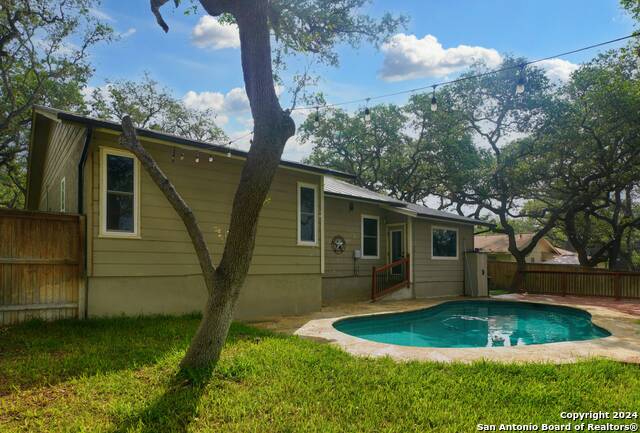 Image 41 of 44 For 16907 Springhill