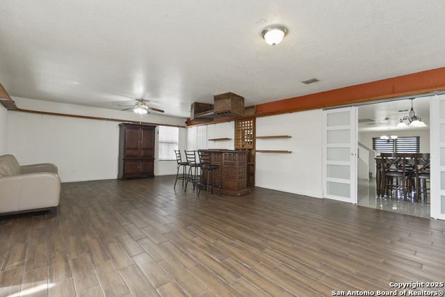 Image 10 of 30 For 707 Ridingate Farm