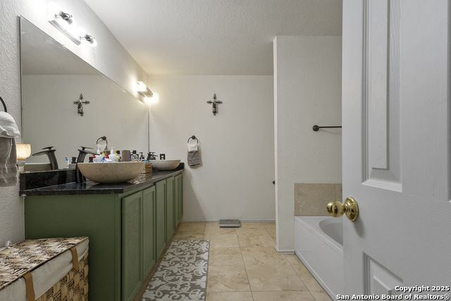 Image 24 of 30 For 707 Ridingate Farm