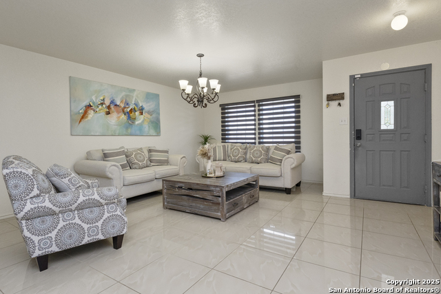 Image 4 of 30 For 707 Ridingate Farm