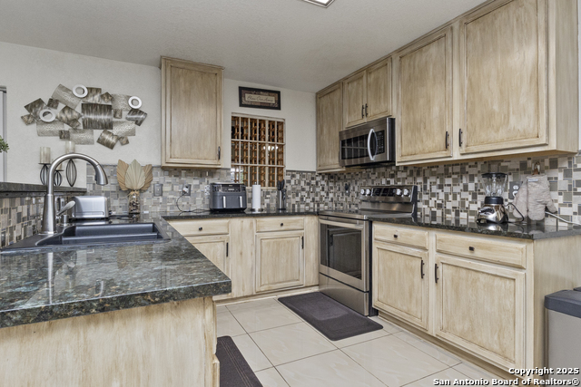 Image 5 of 30 For 707 Ridingate Farm