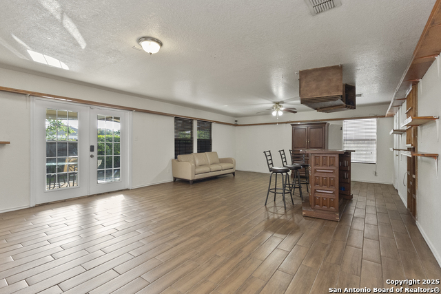 Image 9 of 30 For 707 Ridingate Farm