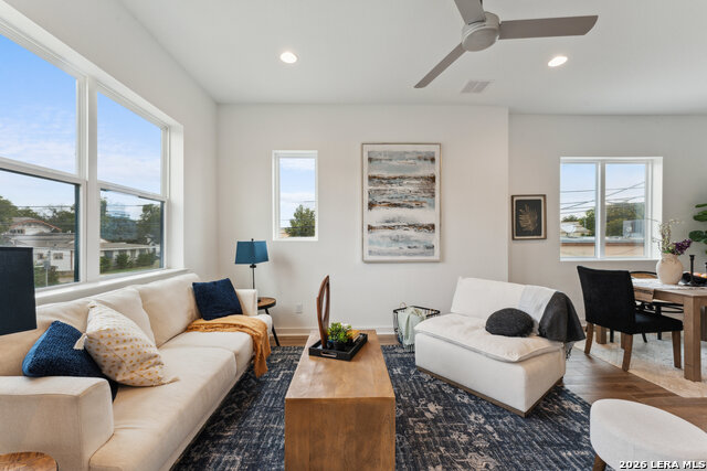 Image 10 of 25 For 1735 W Gramercy Pl #201-301-302