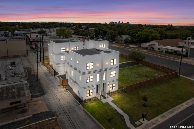 Image 23 of 25 For 1735 W Gramercy Pl #201-301-302