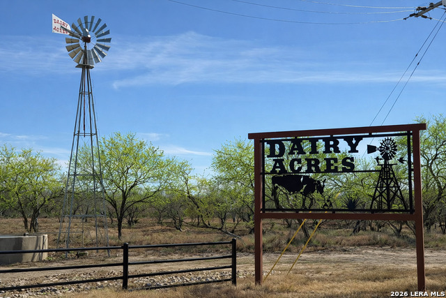 Details for 105 Sylas Hayes, Pleasanton, TX 78064