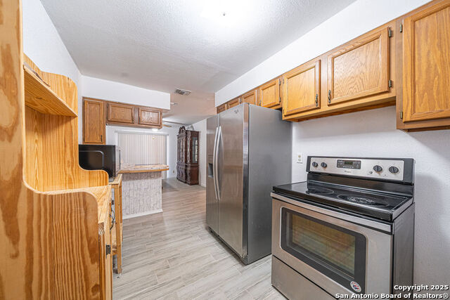 Image 12 of 50 For 371 Lake Country