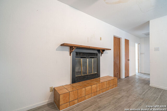 Image 13 of 50 For 371 Lake Country