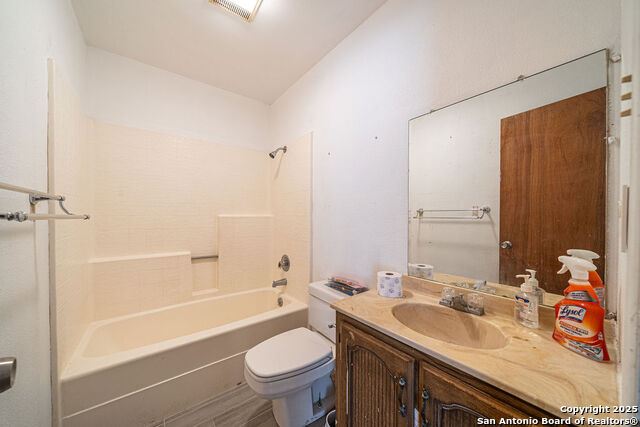 Image 14 of 50 For 371 Lake Country