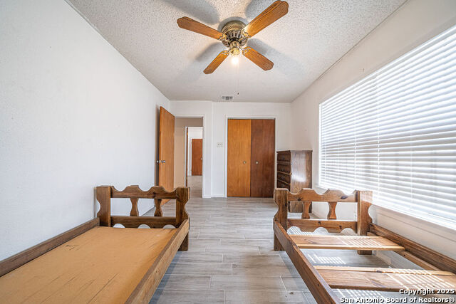 Image 16 of 50 For 371 Lake Country