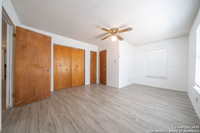 Image 17 of 50 For 371 Lake Country