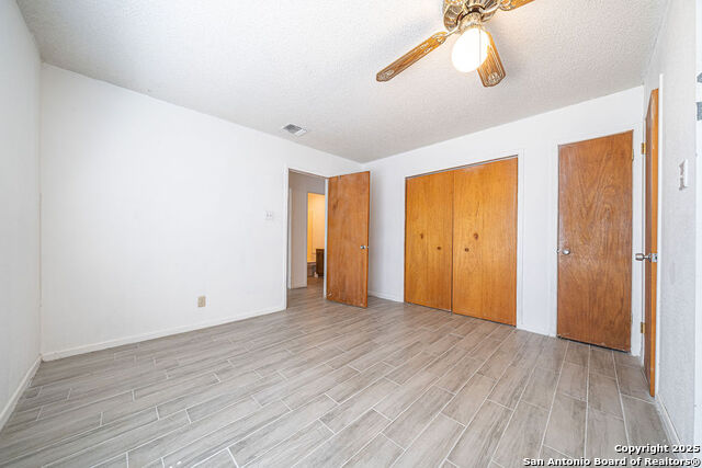 Image 18 of 50 For 371 Lake Country