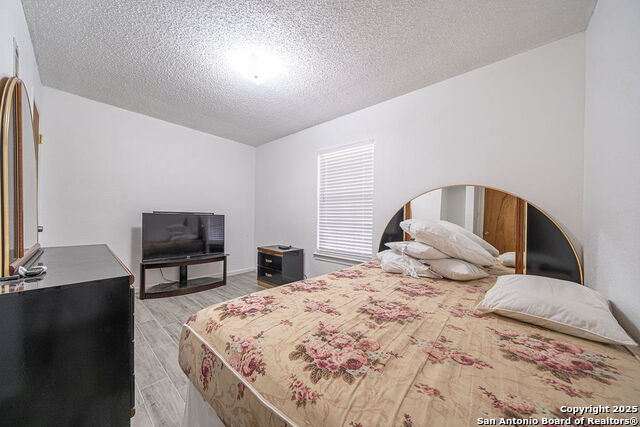 Image 21 of 50 For 371 Lake Country