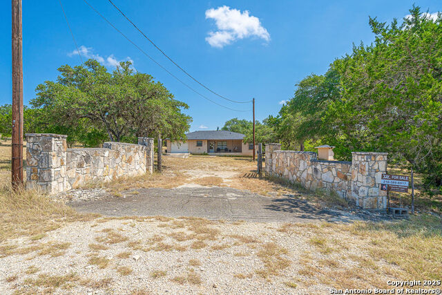 Image 3 of 50 For 371 Lake Country