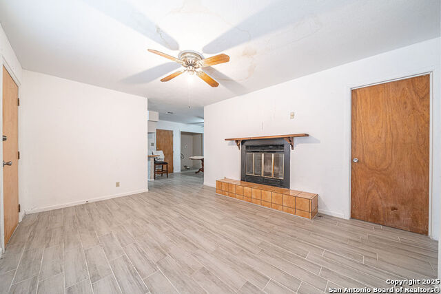 Image 5 of 50 For 371 Lake Country