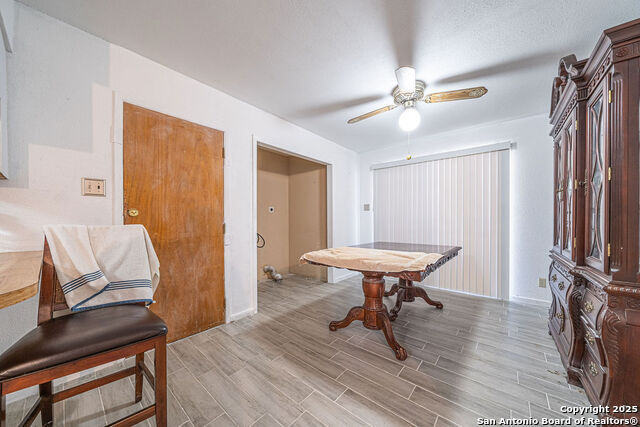 Image 7 of 50 For 371 Lake Country