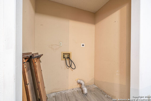 Image 8 of 50 For 371 Lake Country