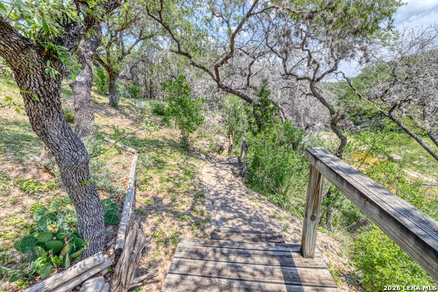 Image 18 of 51 For 270 Robinson