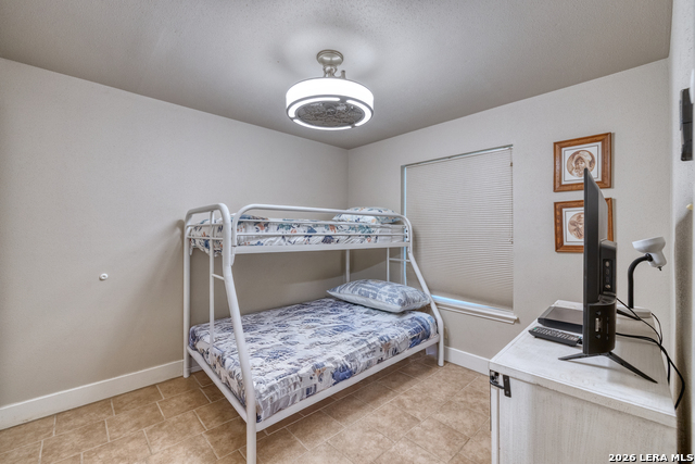 Image 28 of 51 For 270 Robinson