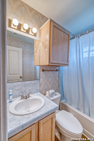 Image 29 of 51 For 270 Robinson