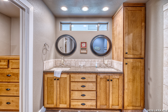 Image 35 of 51 For 270 Robinson