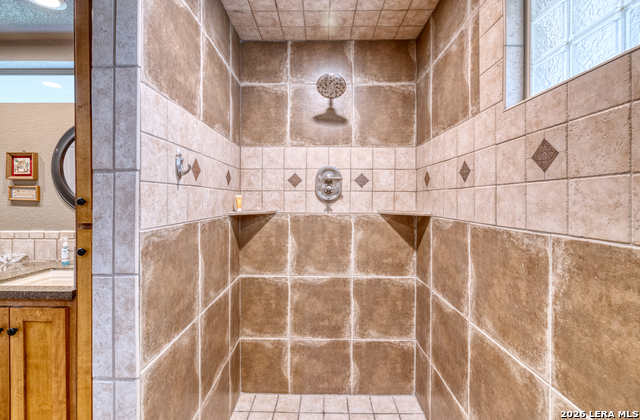 Image 37 of 51 For 270 Robinson