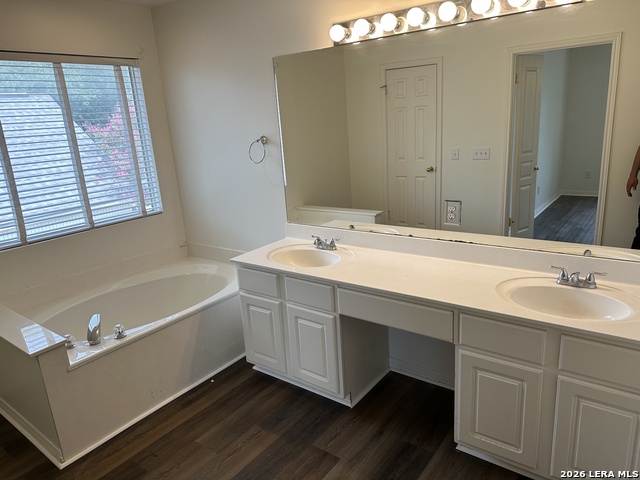 Image 13 of 18 For 10463 Trailway Oak