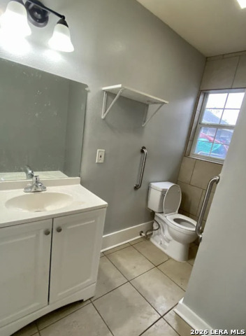 Image 7 of 9 For 433 Kayton  