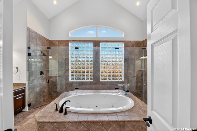 Image 14 of 38 For 18006 Maui Sands