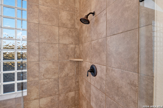 Image 19 of 38 For 18006 Maui Sands