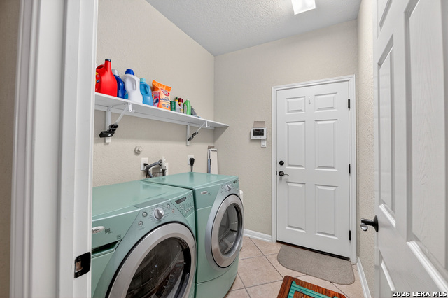 Image 34 of 38 For 18006 Maui Sands