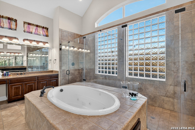 Image 8 of 38 For 18006 Maui Sands