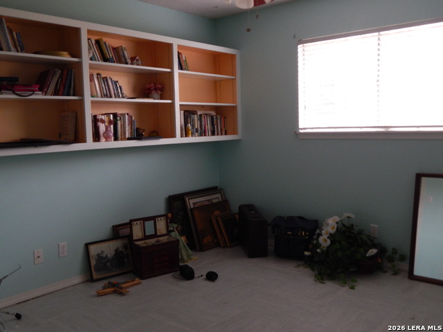 Image 8 of 11 For 921 Eikel St