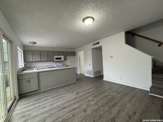 Image 7 of 45 For 6631 Spring Hurst