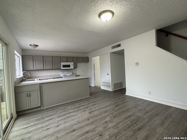 Image 8 of 45 For 6631 Spring Hurst