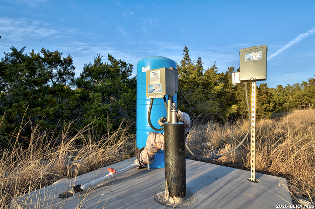 Listing photo id 13 for 1045 Shapen Springs S