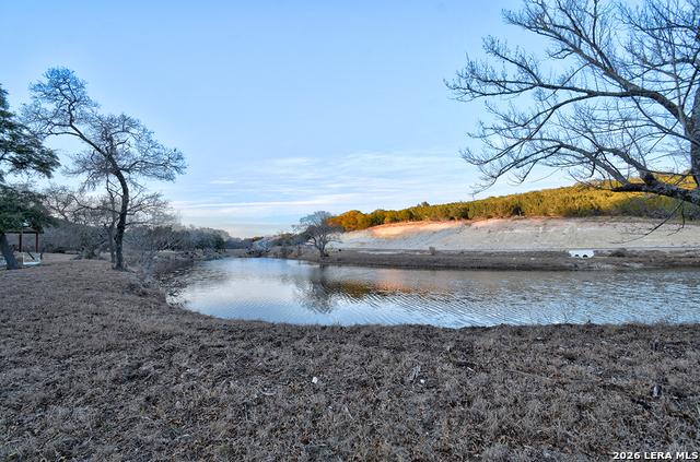 Listing photo id 18 for 1045 Shapen Springs S