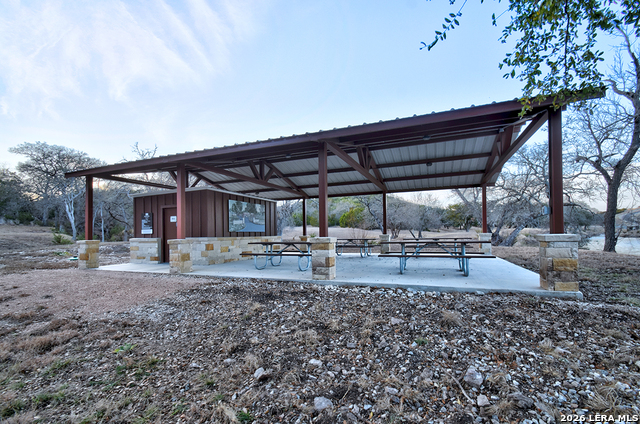 Listing photo id 19 for 1045 Shapen Springs S