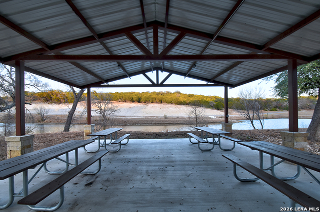 Listing photo id 20 for 1045 Shapen Springs S