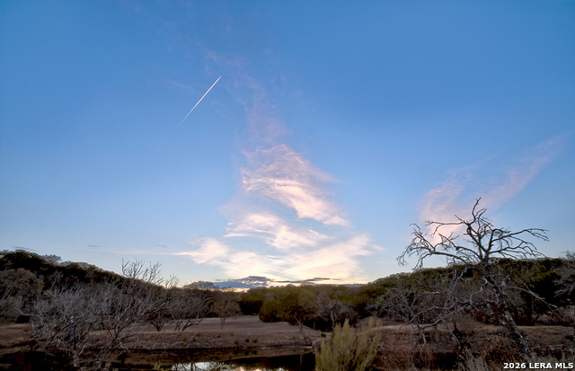 Listing photo id 32 for 1045 Shapen Springs S