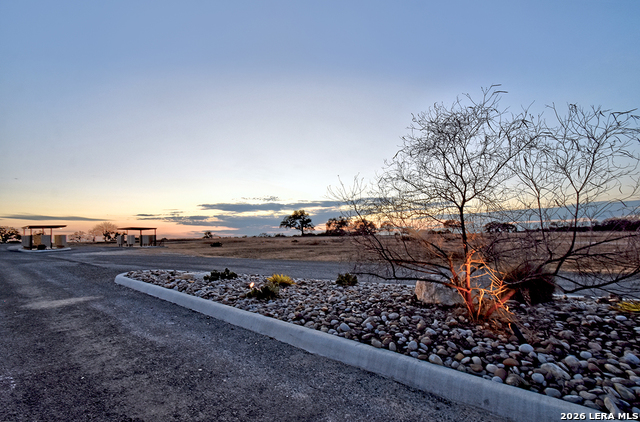 Listing photo id 33 for 1045 Shapen Springs S