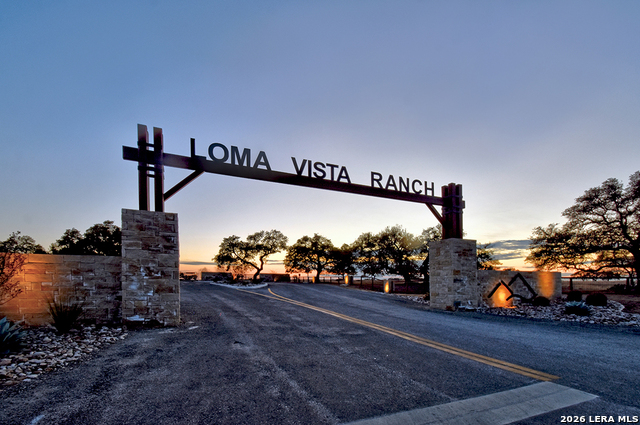 Listing photo id 34 for 1045 Shapen Springs S