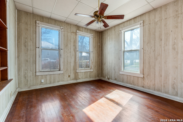 Image 12 of 24 For 910 Cross  